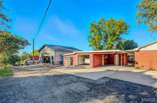 $290,000 | 908 Randolph Street, Glasgow, MO 65254