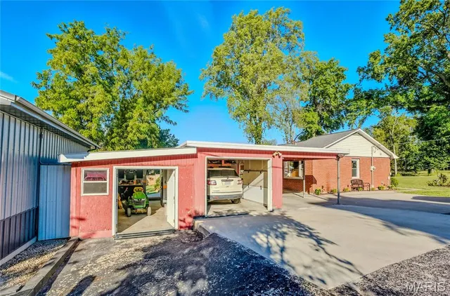 $290,000 | 908 Randolph Street, Glasgow, MO 65254