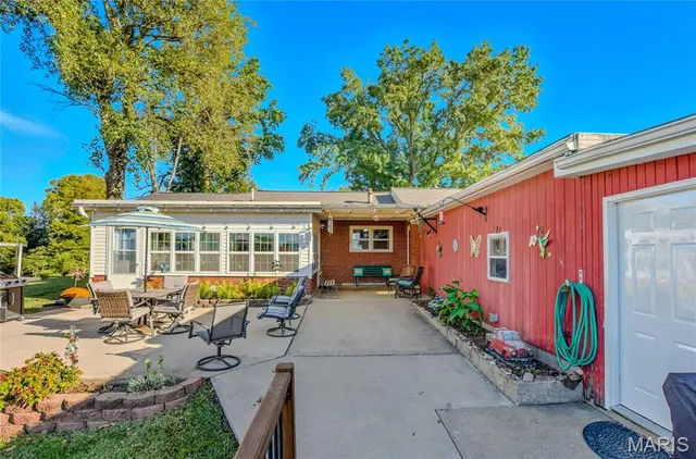 $290,000 | 908 Randolph Street, Glasgow, MO 65254