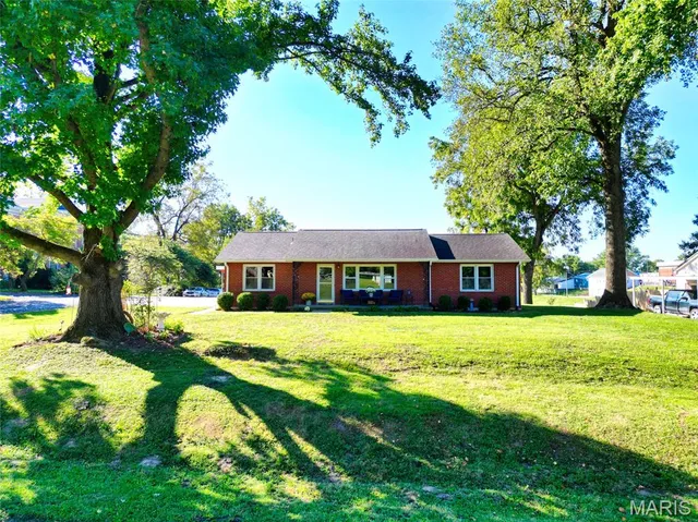 $290,000 | 908 Randolph Street, Glasgow, MO 65254