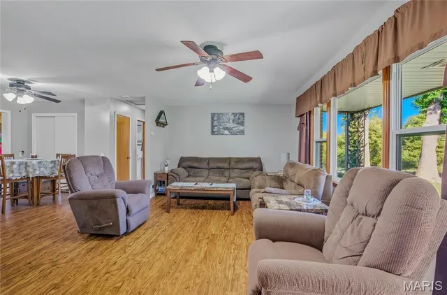 $290,000 | 908 Randolph Street, Glasgow, MO 65254