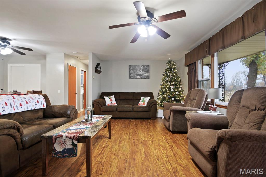 908 Randolph Street Glasgow, MO 65254 - Photo 7 of 53