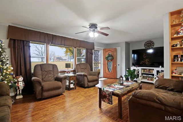 $275,000 | 908 Randolph Street, Glasgow, MO 65254