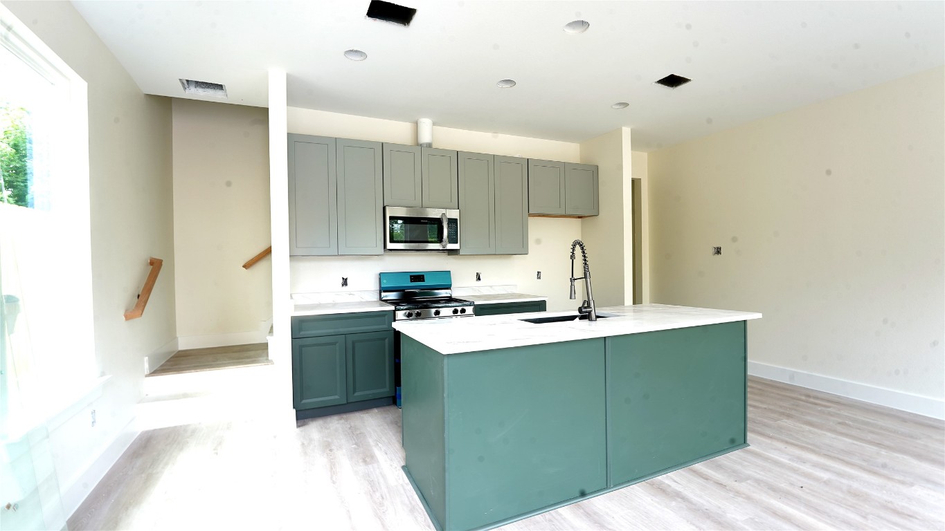 1313 Knight Street, Unit 2 Houston, TX 77022 - Photo 3 of 7