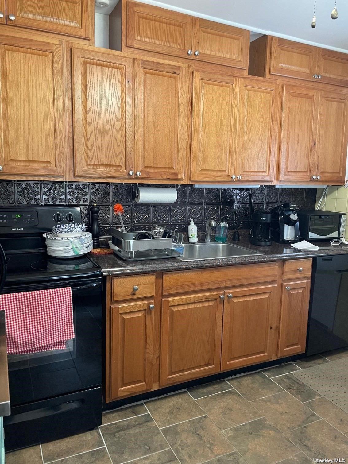 59 Wolcott Road Levittown, NY 11756 - Photo 2 of 10