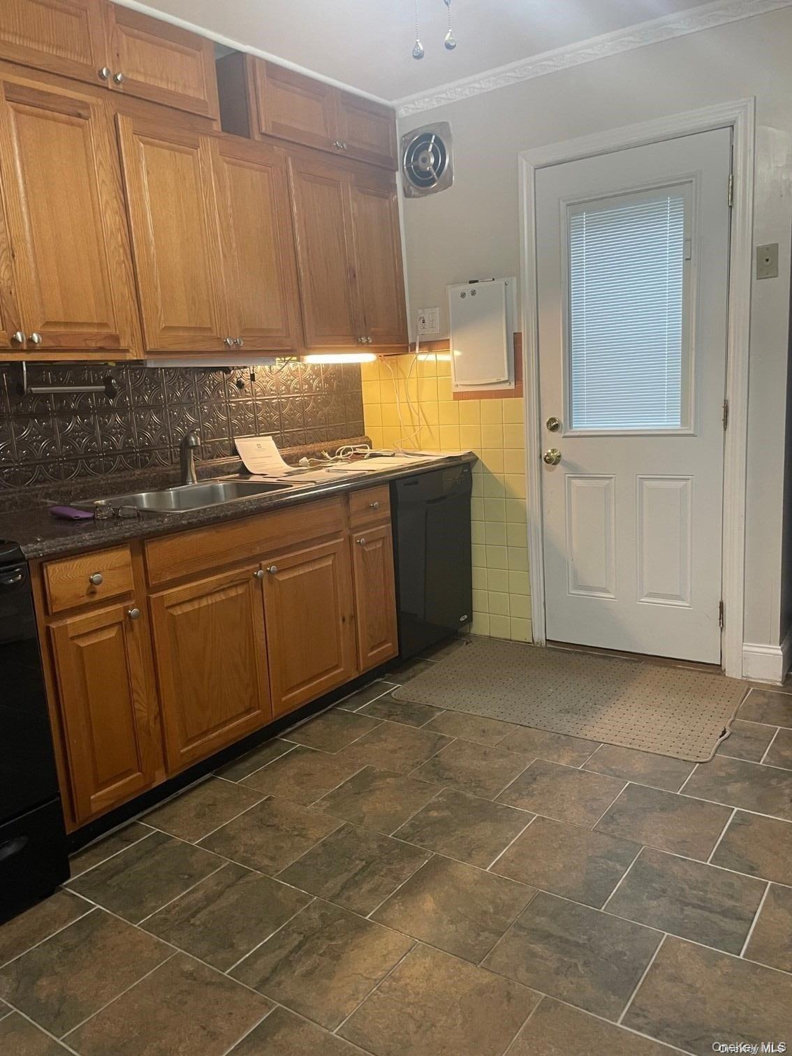 59 Wolcott Road Levittown, NY 11756 - Photo 3 of 10