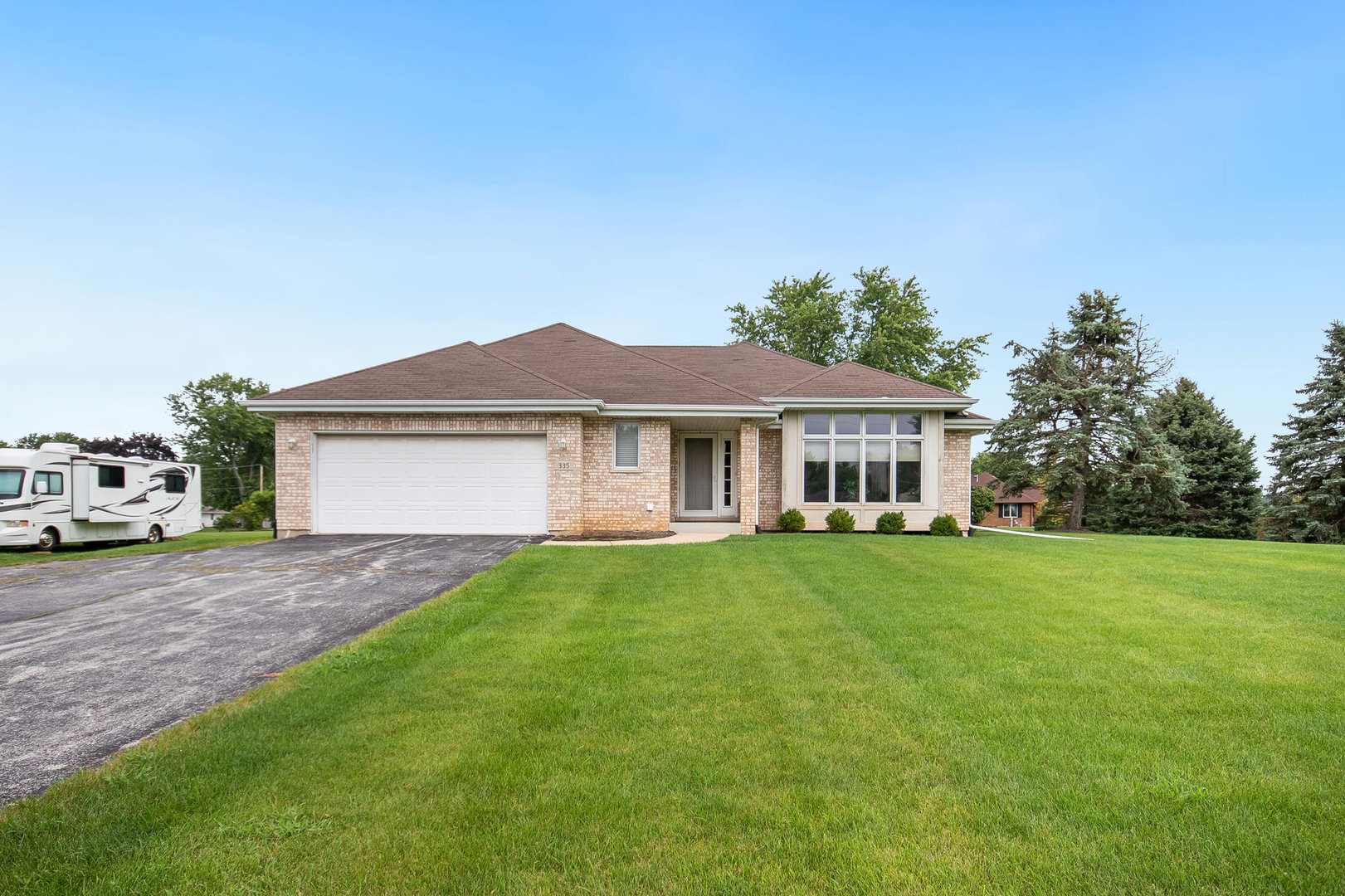 335 East Francis Road New Lenox, IL 60451 - Photo 2 of 24 Gallery Image 2