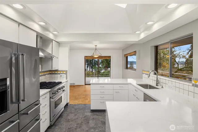 $1,699,950 | 10000 48th Avenue Northeast, Seattle, WA 98125