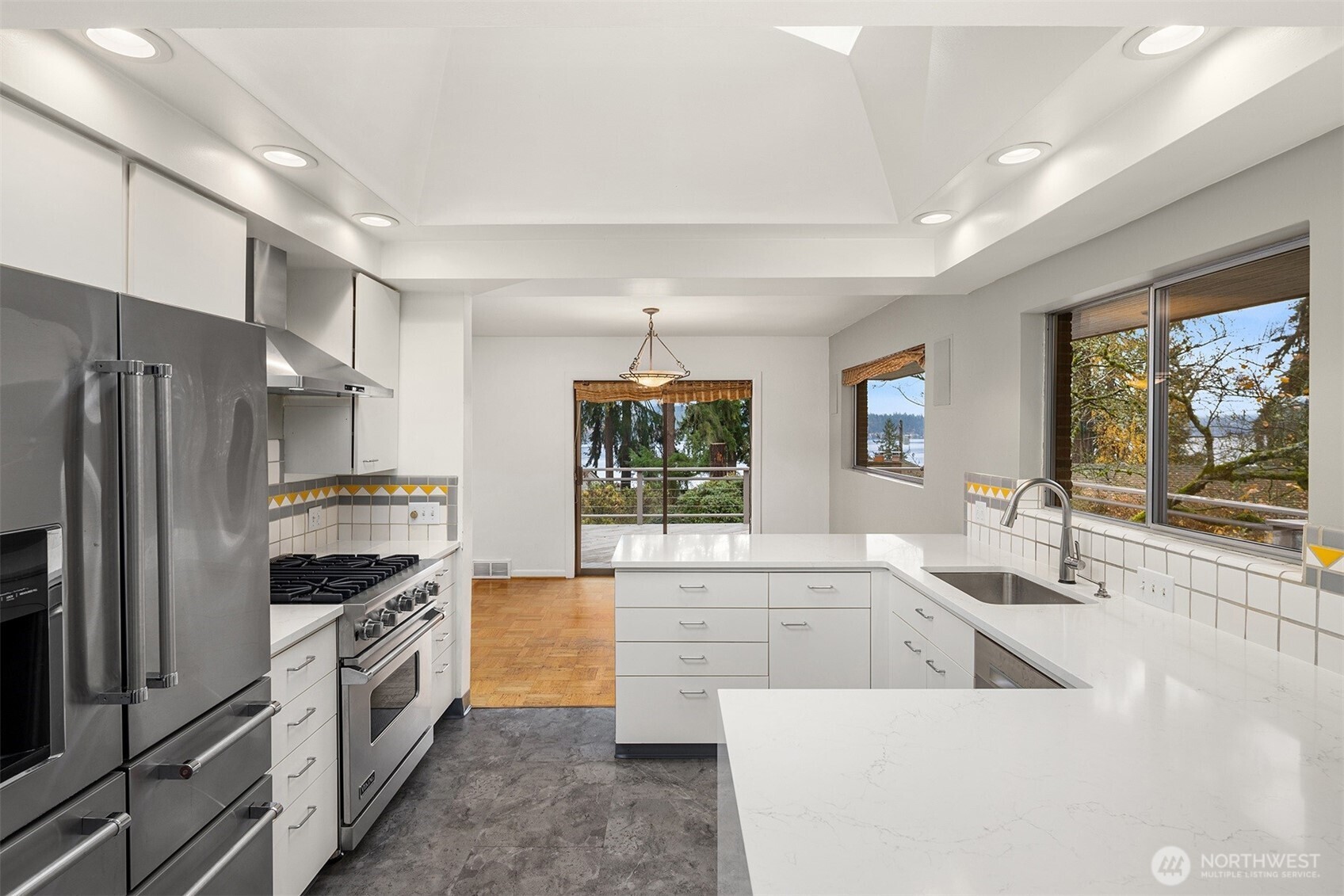 10000 48th Avenue Northeast Seattle, WA 98125 - Photo 11 of 40