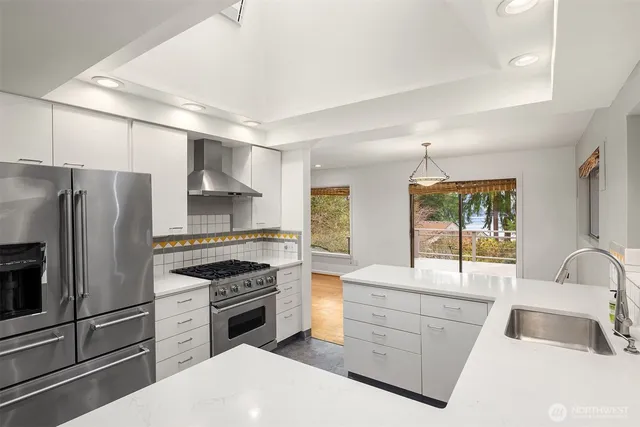 $1,699,950 | 10000 48th Avenue Northeast, Seattle, WA 98125