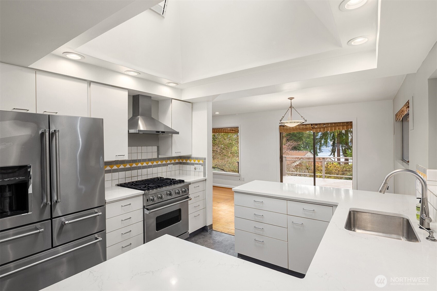 10000 48th Avenue Northeast Seattle, WA 98125 - Photo 12 of 40