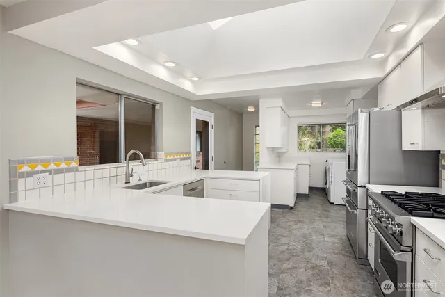 $1,699,950 | 10000 48th Avenue Northeast, Seattle, WA 98125