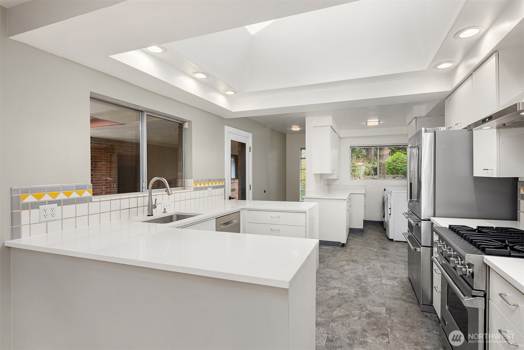 10000 48th Avenue Northeast Seattle, WA 98125 - Photo 13 of 40