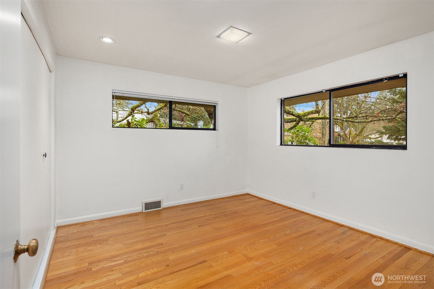 10000 48th Avenue Northeast Seattle, WA 98125 - Photo 16 of 40