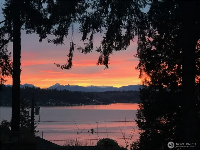 $1,699,950 | 10000 48th Avenue Northeast, Seattle, WA 98125