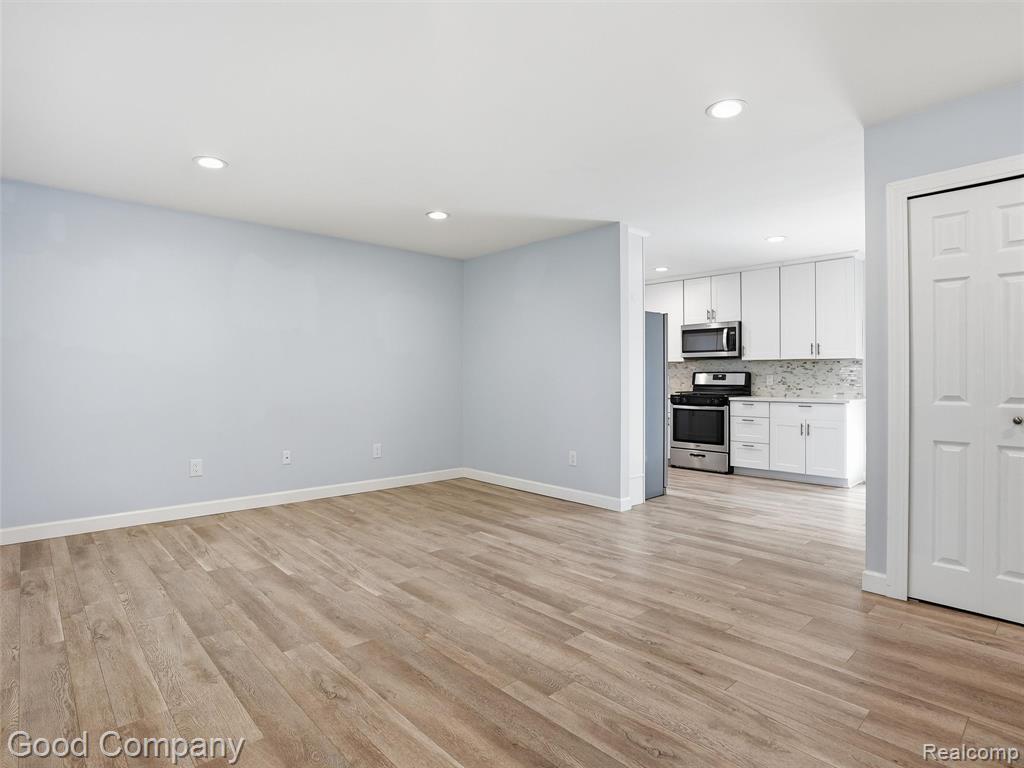 2793 Weaverton Rochester, MI 48307 - Photo 5 of 32