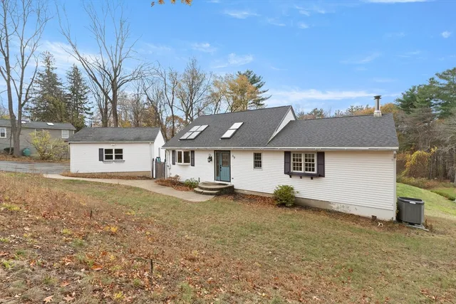 a view of a house with a yard