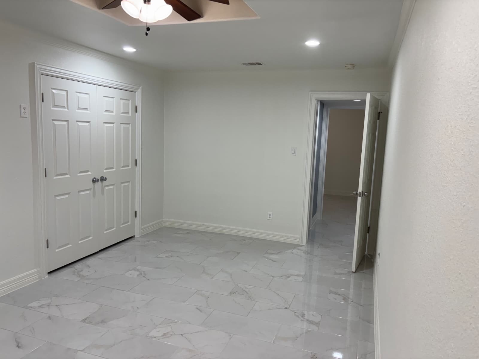 7718 Breezeway Street Houston, TX 77040 - Photo 9 of 29
