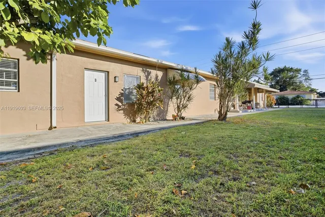 a view of a back yard of the house