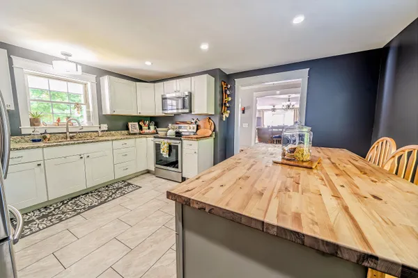 $549,000 | 304 Main Road North, Hampden, ME 04444
