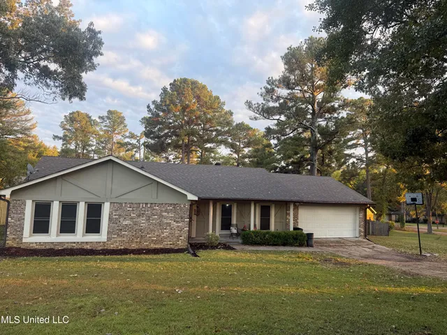 $225,000 | 808 Pine Knoll Court, Ridgeland, MS 39157