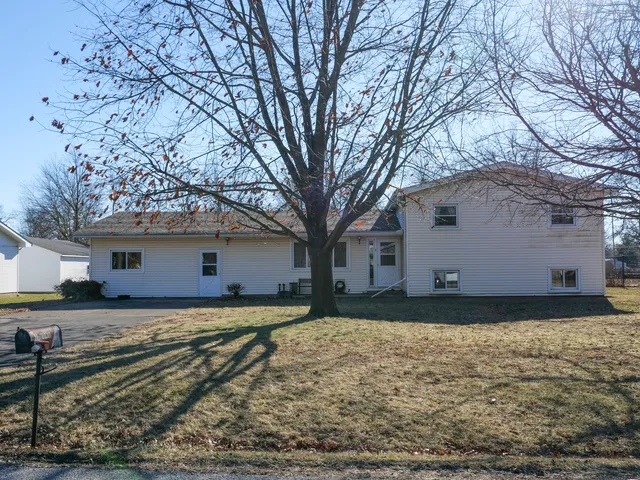 $219,000 | 7 Birch Lane, Villa Grove, IL 61956