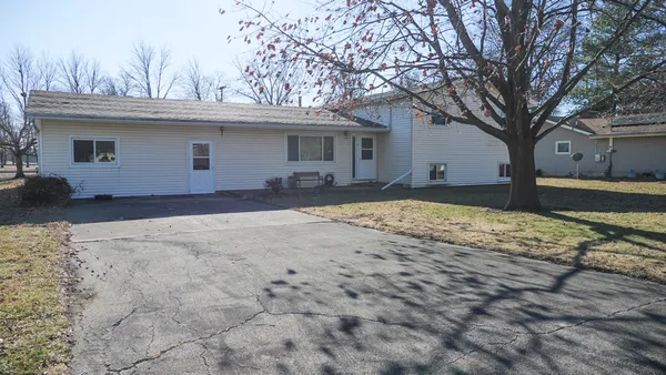 $239,500 | 7 Birch Lane, Villa Grove, IL 61956