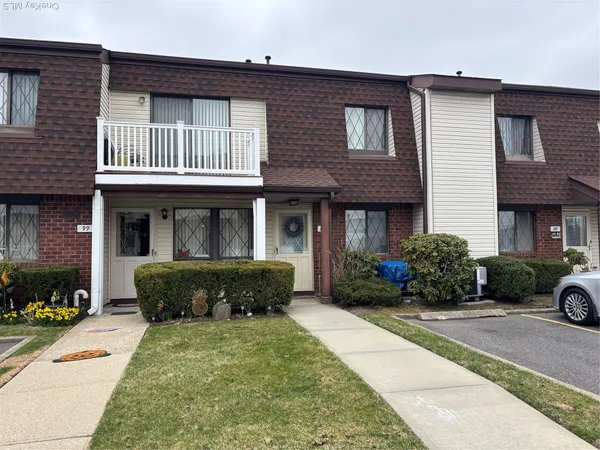 $475,000 | 100 Cambridge Drive West, Copiague, NY 11726