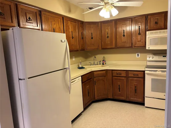 $475,000 | 100 Cambridge Drive West, Copiague, NY 11726