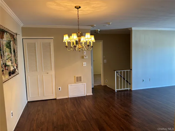 $475,000 | 100 Cambridge Drive West, Copiague, NY 11726