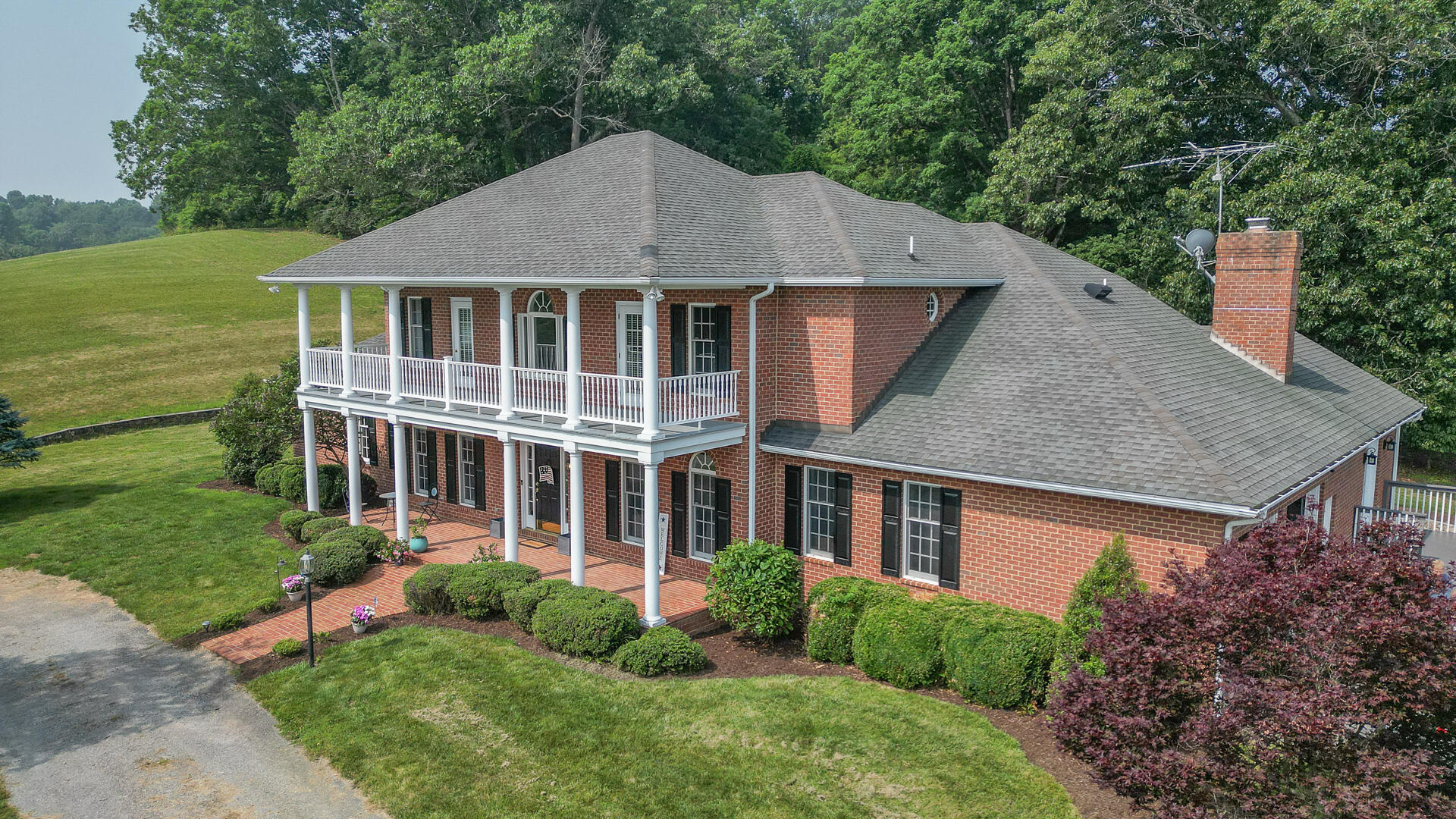 873 Huff Road Fincastle, VA 24090 - Photo 1 of 1 Grand Southern Colonial