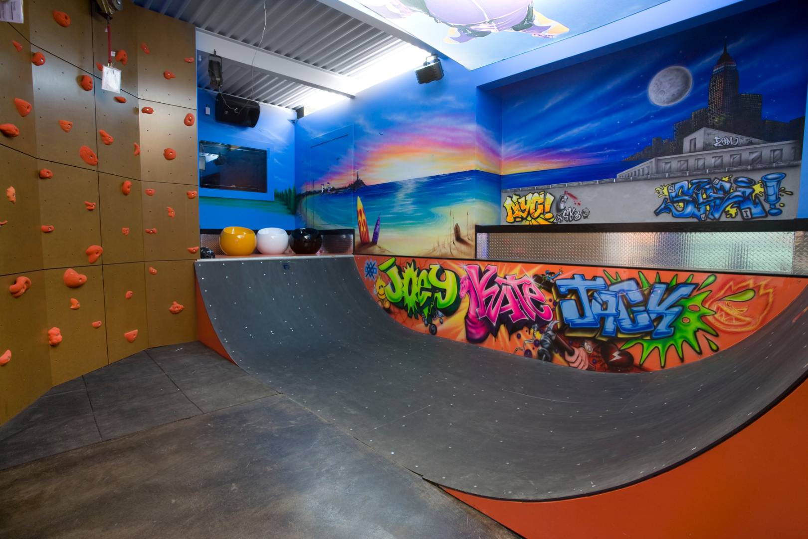 612 Halsey Lane Bridgehampton, NY 11932 - Photo 31 of 31 a view of a living room with a lot of stuff