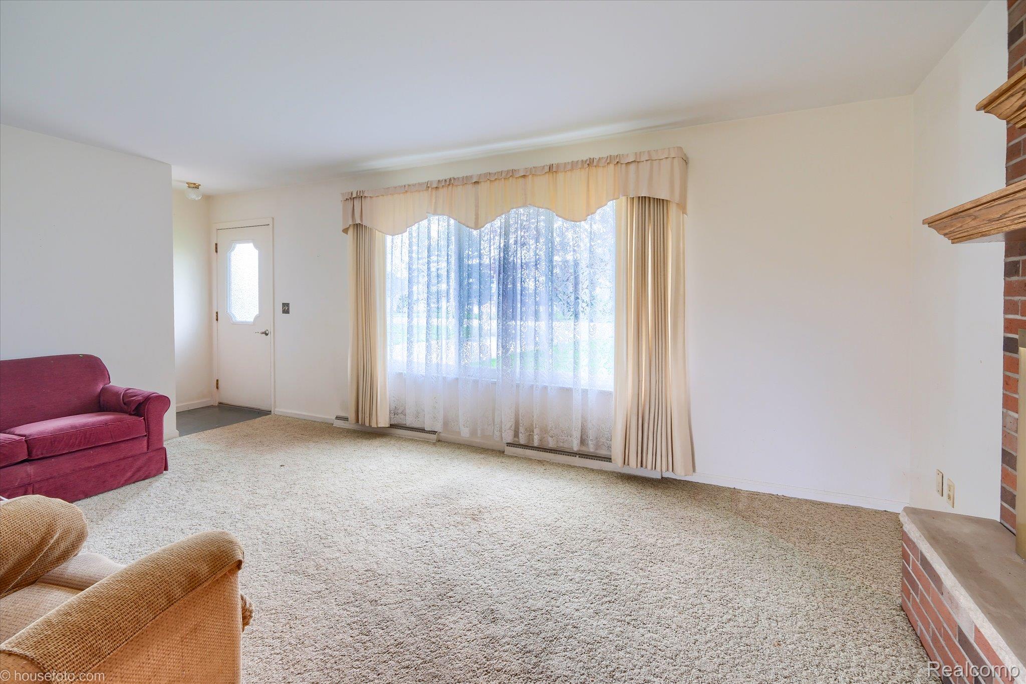 6080 Shattuck Road Saginaw, MI 48603 - Photo 11 of 35 Carpeted living area with baseboards