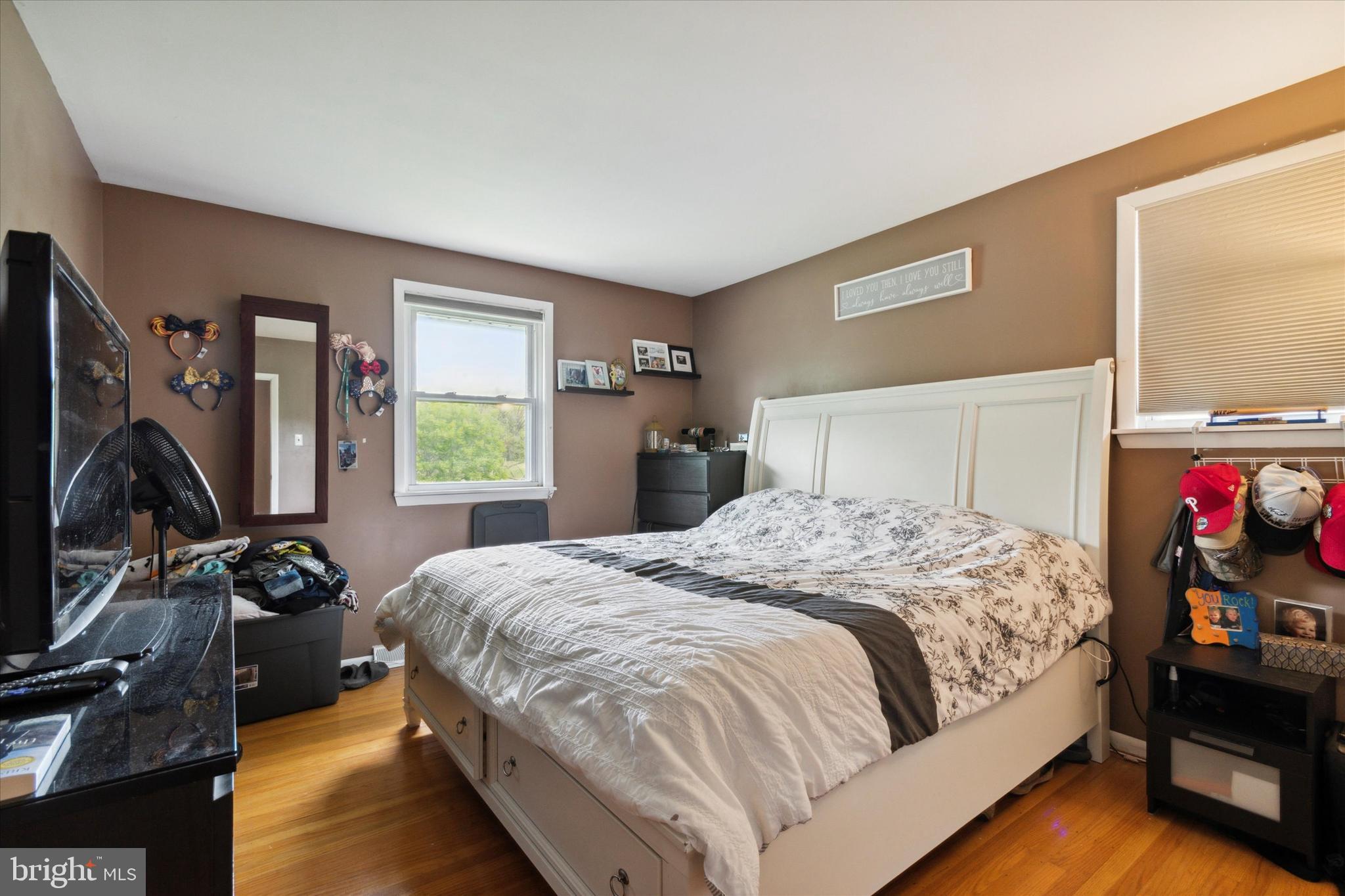 122 Lafayette Road Beverly, NJ 08010 - Photo 13 of 18 Main Bedroom (bed is California king)