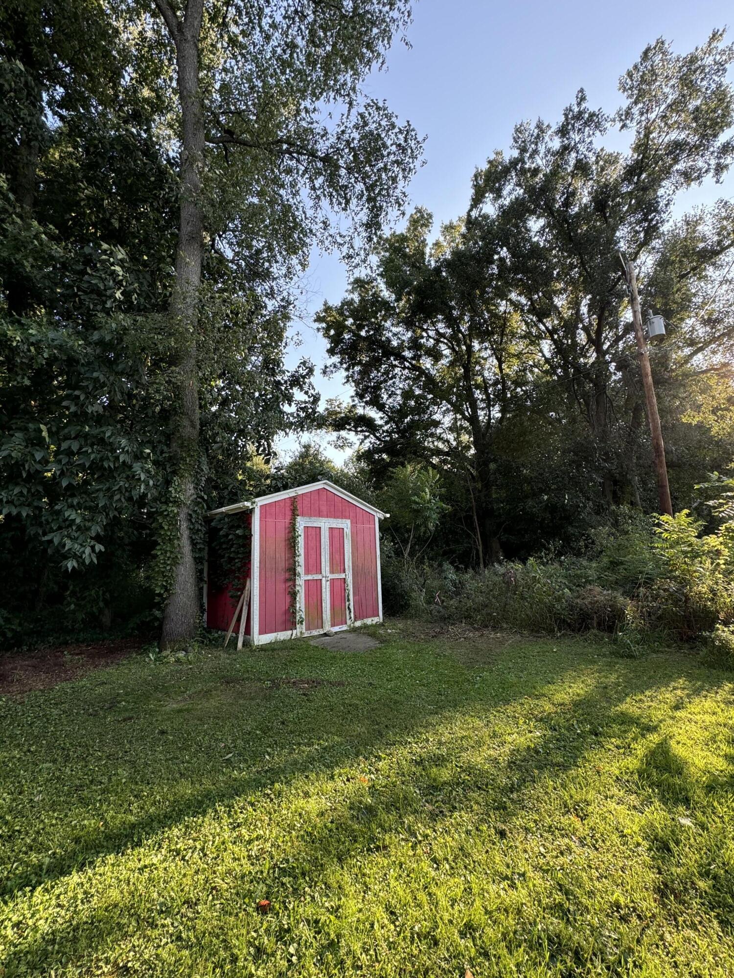 11380 Strait Road Jonesville, MI 49250 - Photo 8 of 20 IMG_0103