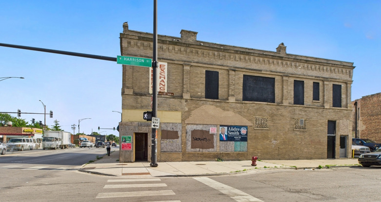 600-606 South Pulaski Road Chicago, IL 60624 - Photo 13 of 18 a front view of a building