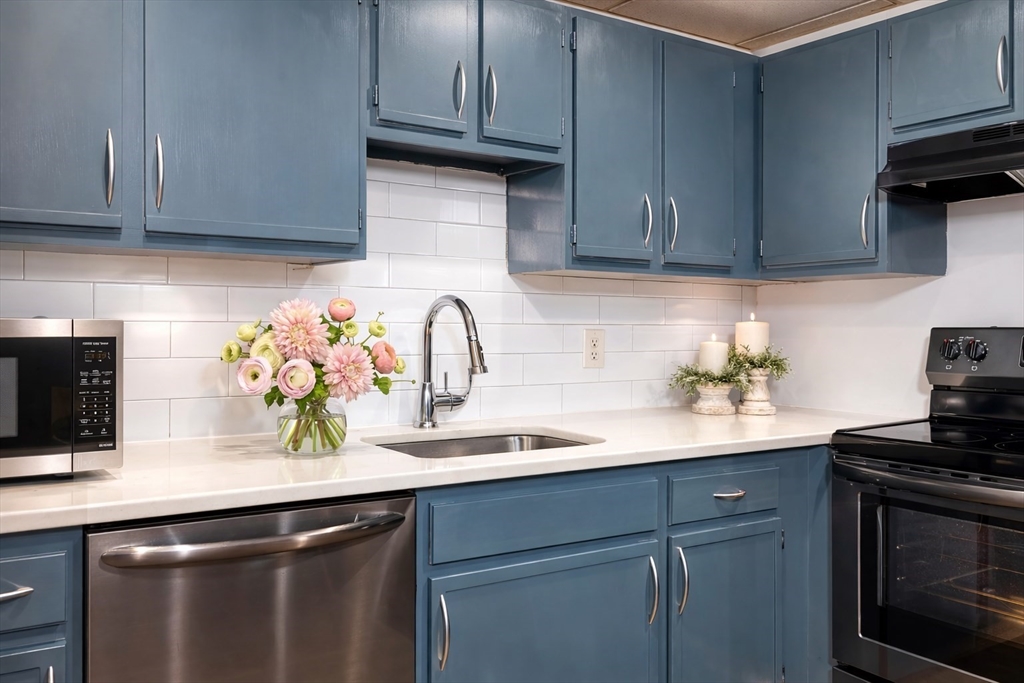 111 Foster Street, Unit 416 Peabody, MA 01960 - Photo 6 of 17