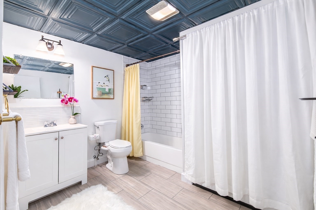 111 Foster Street, Unit 416 Peabody, MA 01960 - Photo 7 of 17