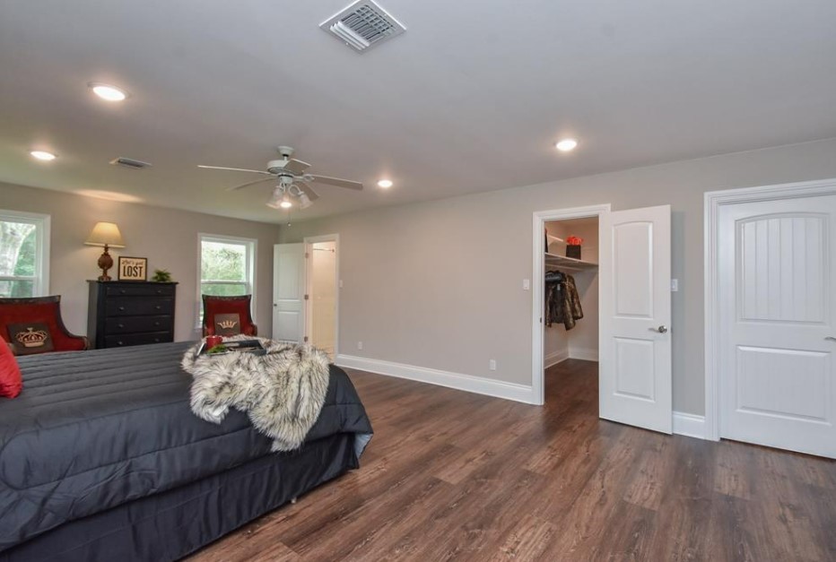 1506 10th Street Hempstead, TX 77445 - Photo 19 of 31 a living room with furniture and a wooden floor