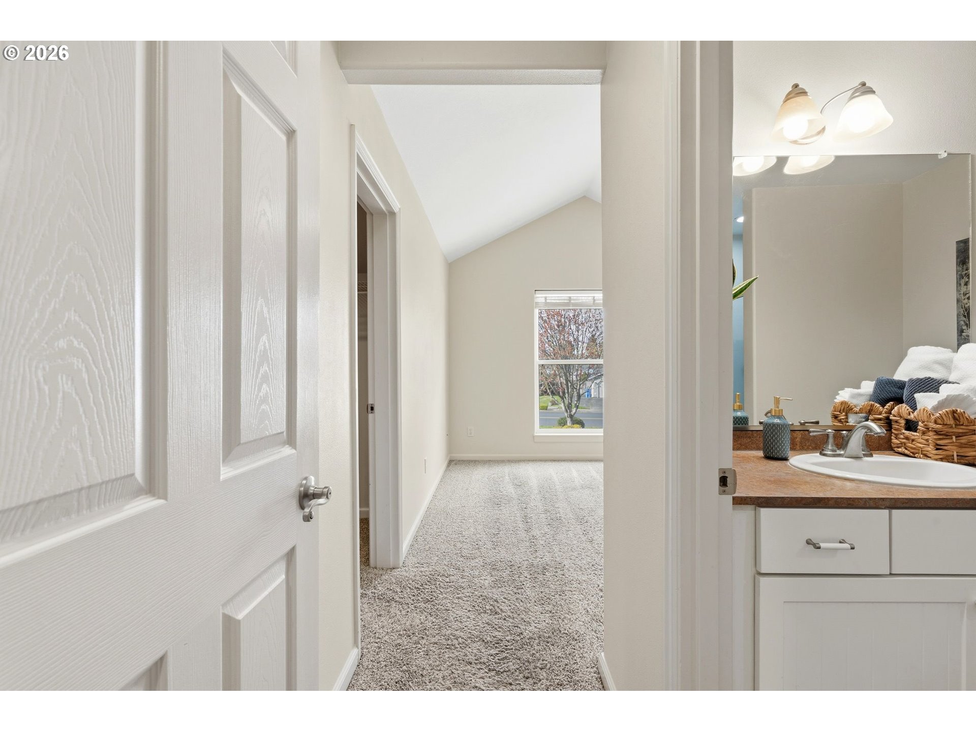 103 Rainbow Way, Unit 2 Kelso, WA 98626 - Photo 27 of 48 Primary Bedroom