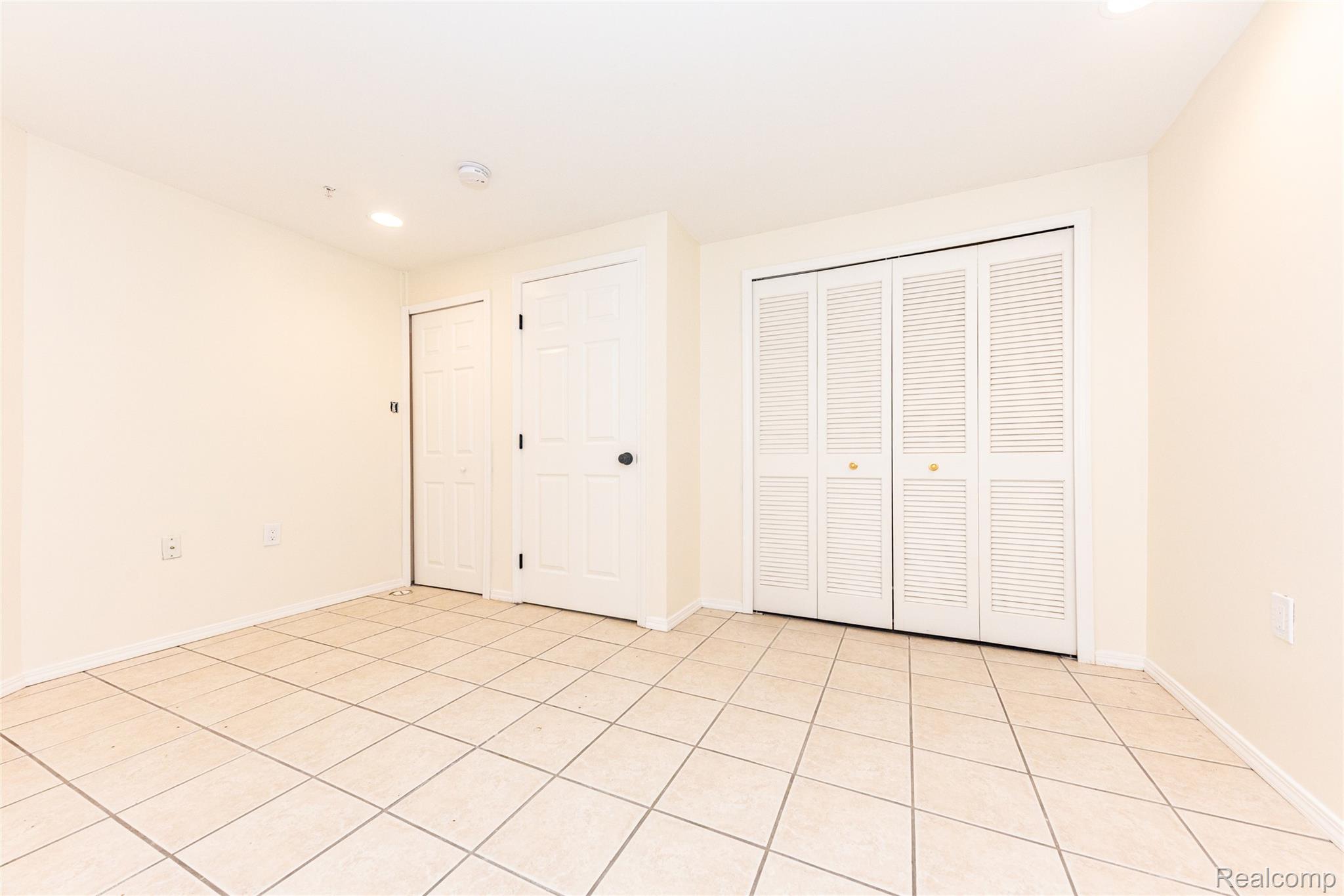 16942 Farmington Road, Unit 24 Livonia, MI 48154 - Photo 27 of 34 032_27.jpg