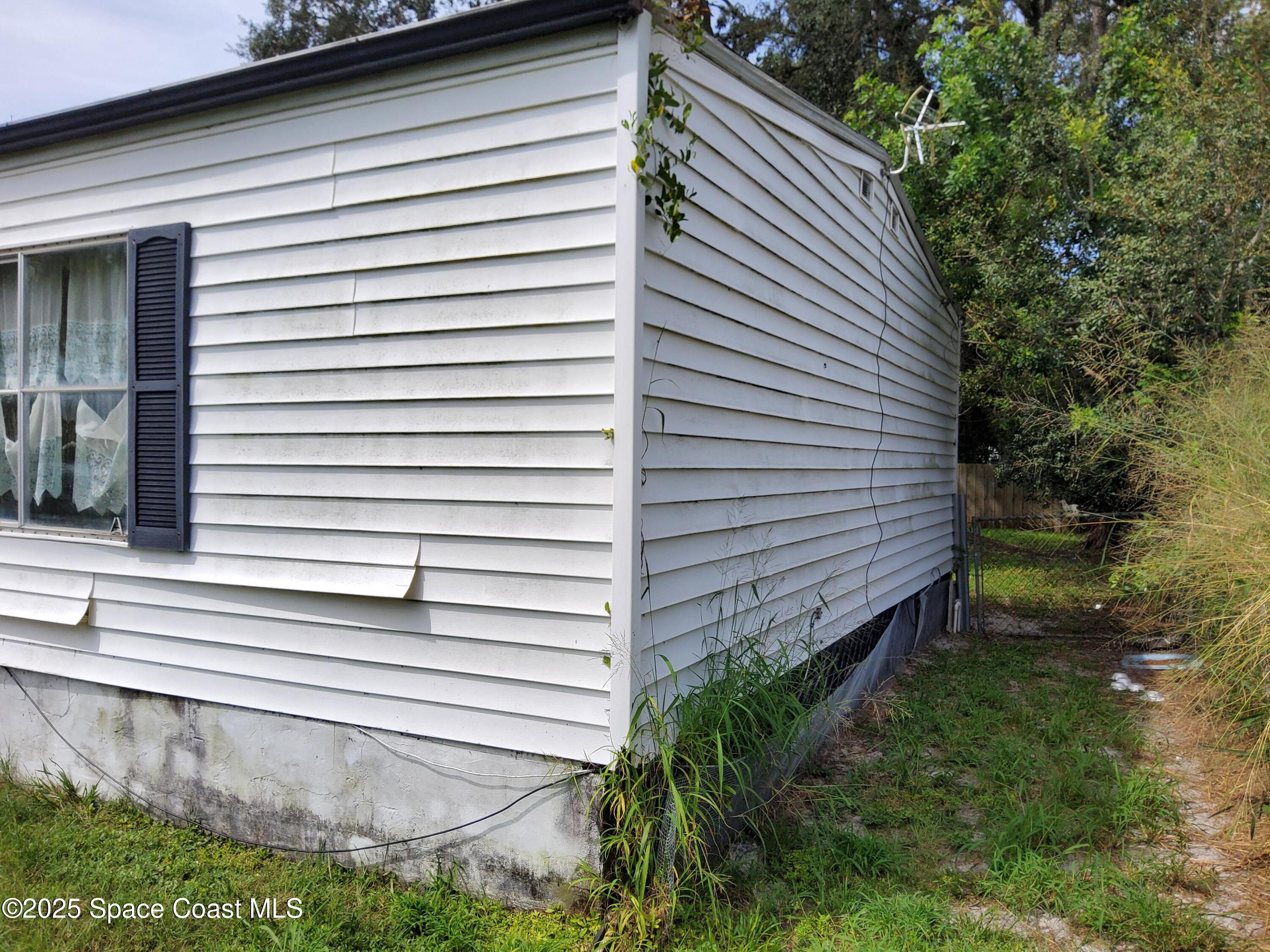 522 Clearview Drive Cocoa, FL 32927 - Photo 22 of 43 a view of a back yard of the house