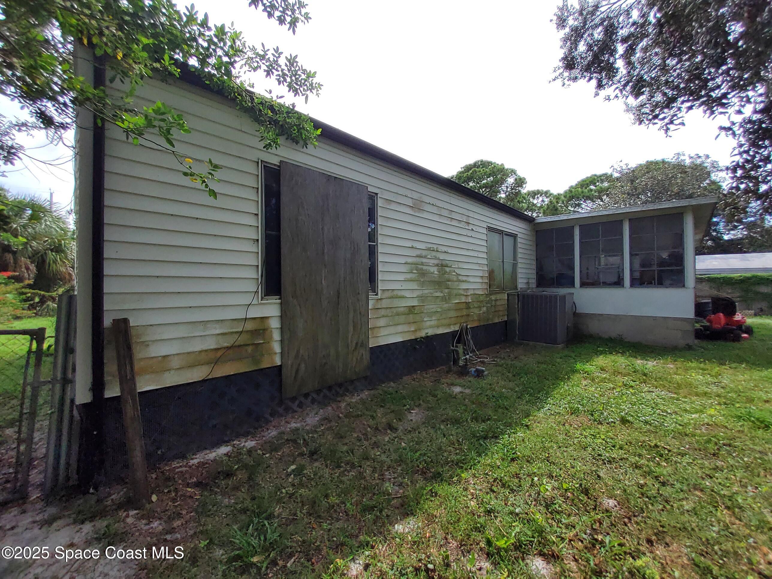 522 Clearview Drive Cocoa, FL 32927 - Photo 25 of 43 a view of a back yard of the house