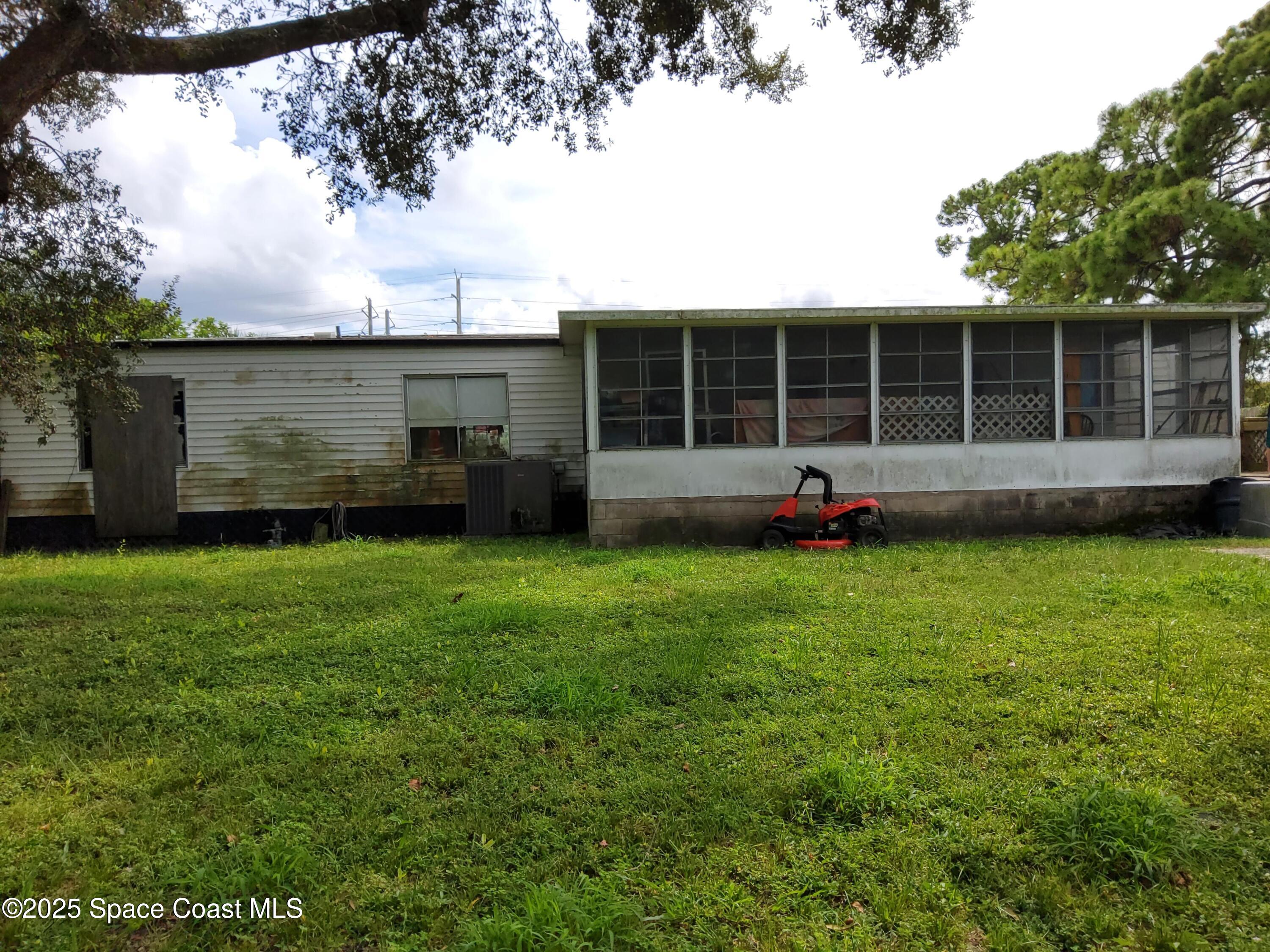 522 Clearview Drive Cocoa, FL 32927 - Photo 37 of 43 a garden view with a sitting space