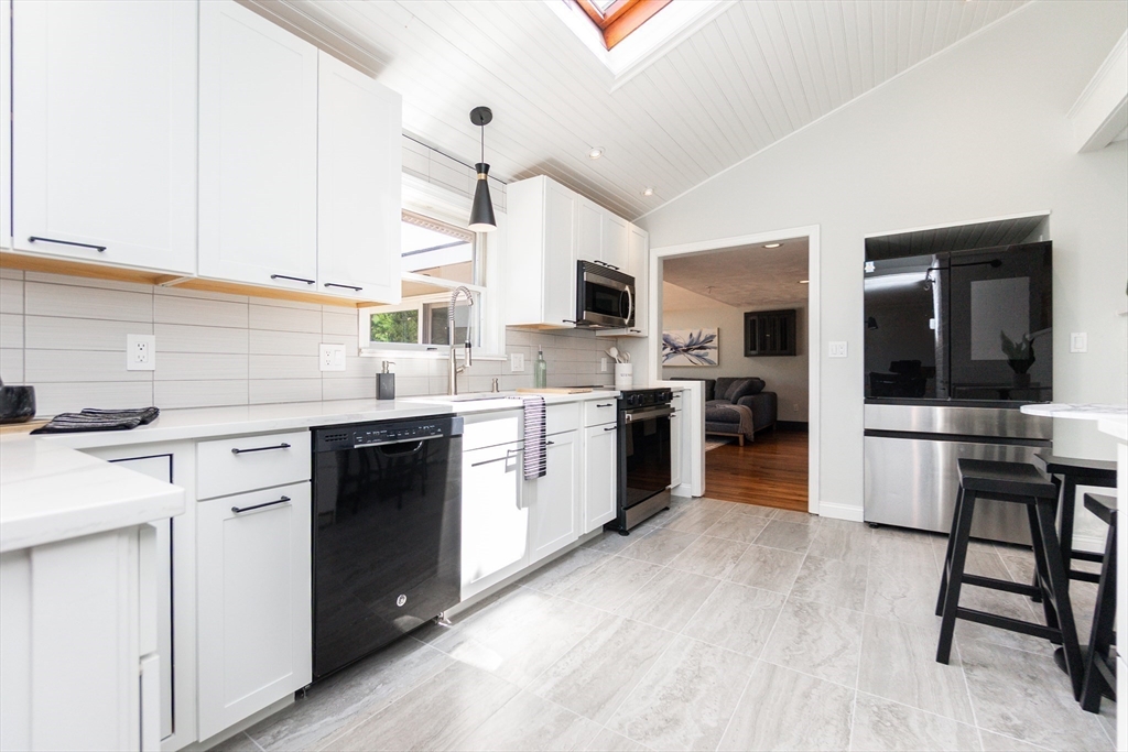 43 Amherst Road Beverly, MA 01915 - Photo 14 of 41 Gallery Image 14
