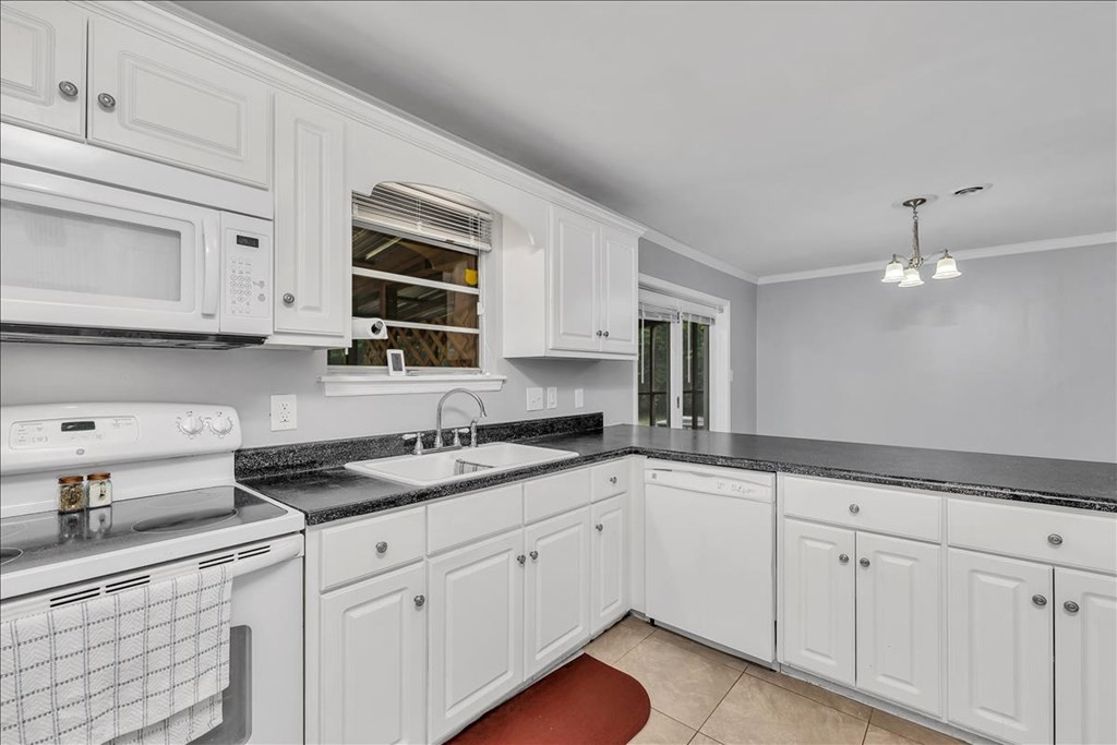 4559 Oakley Pirkle Road Martinez, GA 30907 - Photo 9 of 27 Kitchen open to DR