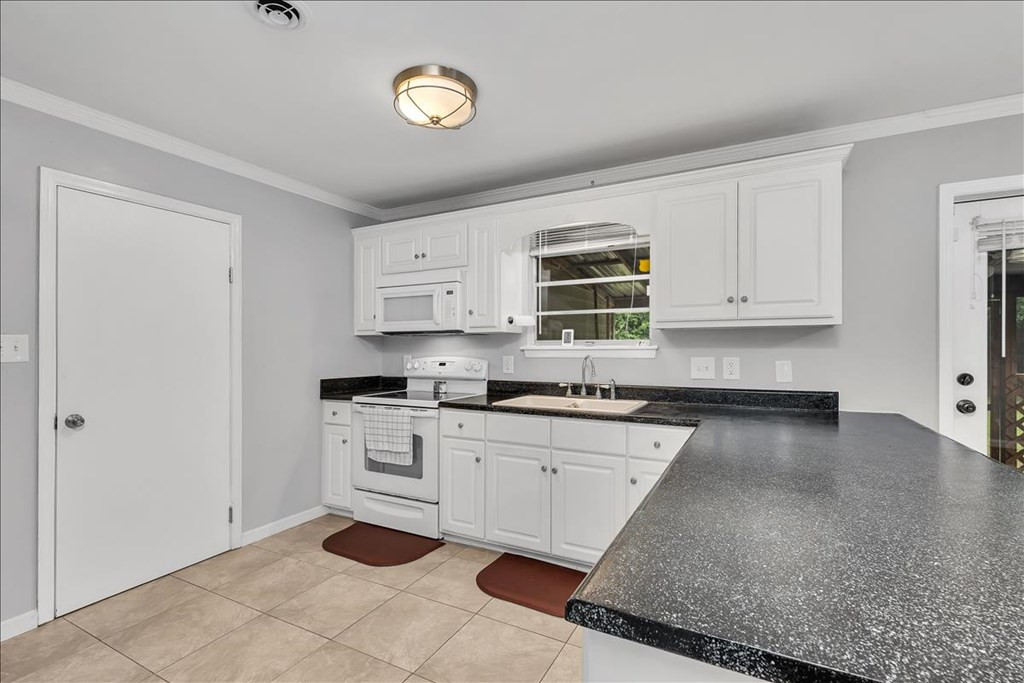 4559 Oakley Pirkle Road Martinez, GA 30907 - Photo 10 of 27 Kitchen
