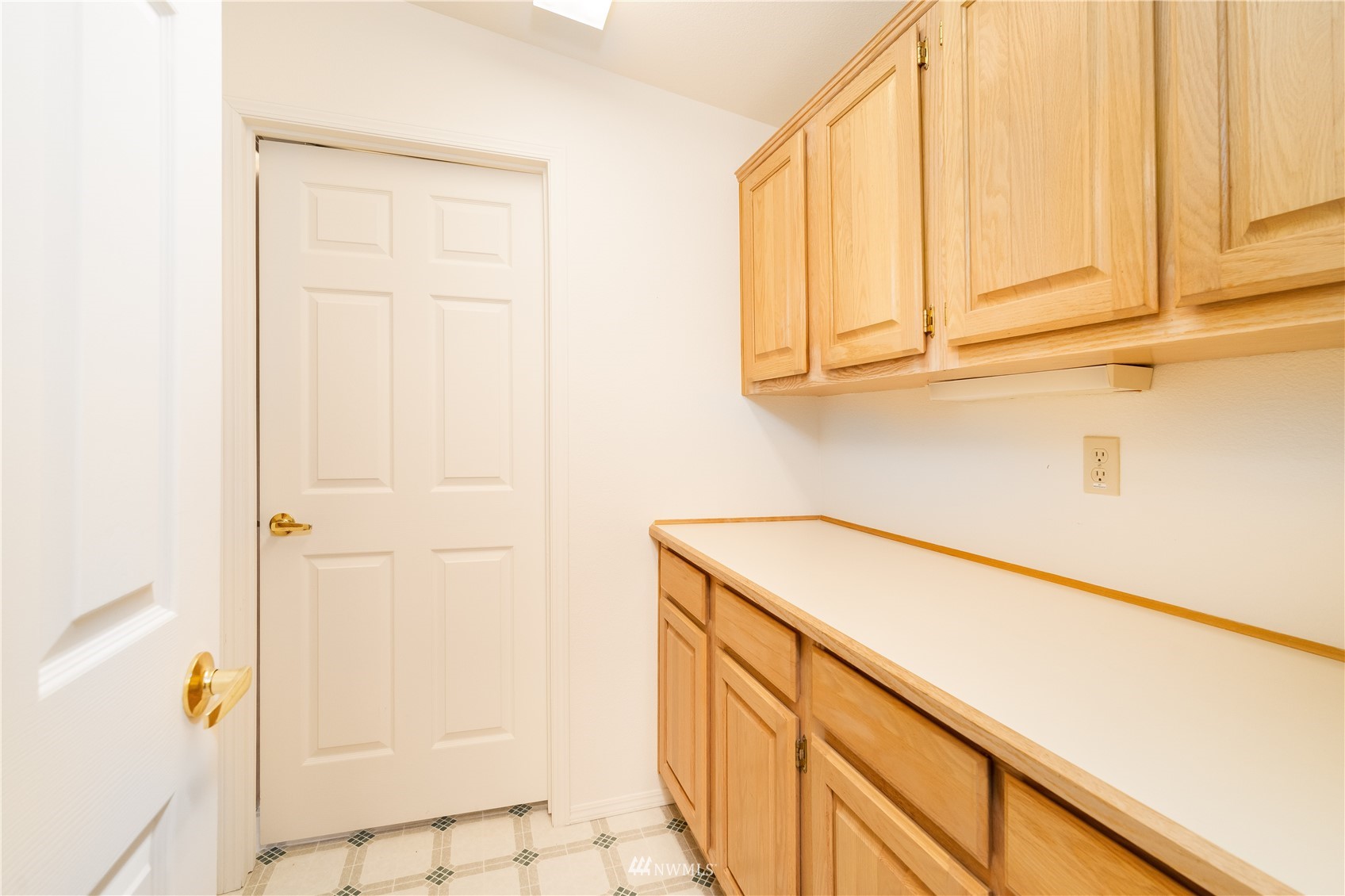 2192 Finn Hall Road Port Angeles, WA 98362 - Photo 14 of 40 a utility room with dryer and washer