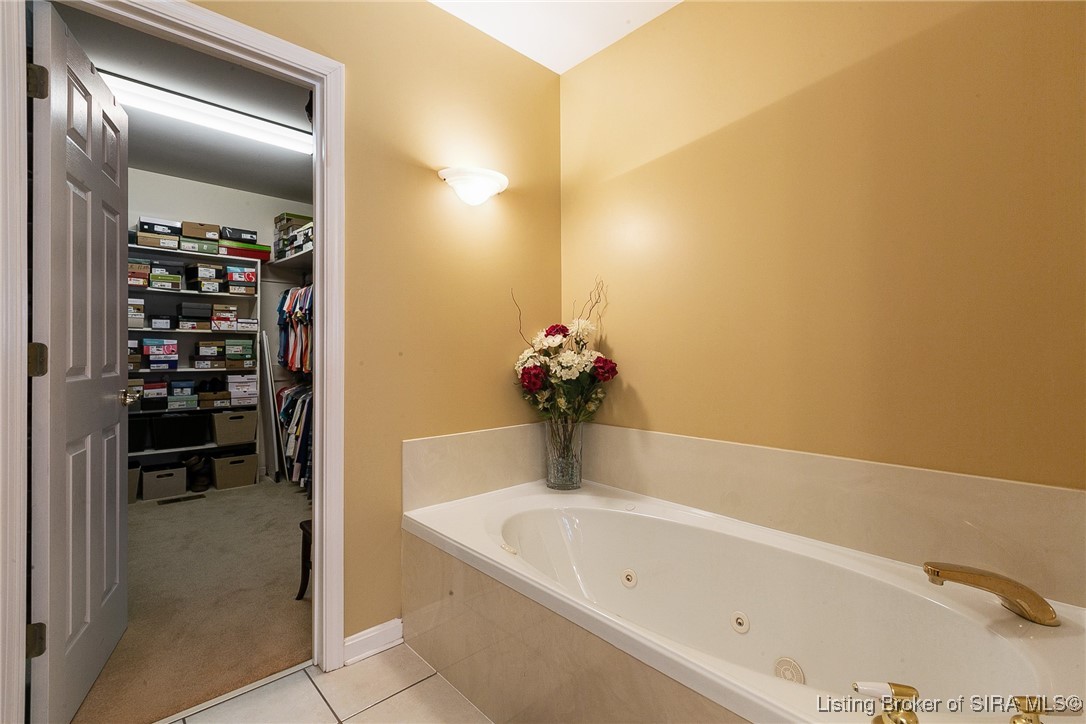 2001 Spring Creek Drive Floyds Knobs, IN 47119 - Photo 20 of 63 Master boasts an oversized jetted tub!