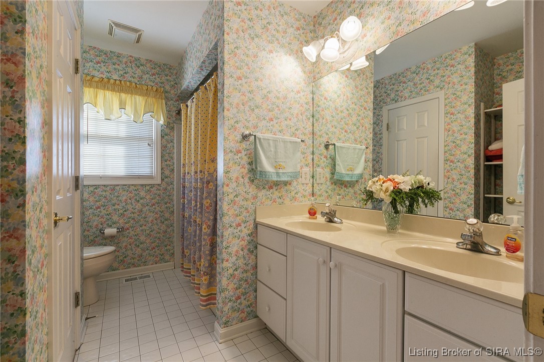 2001 Spring Creek Drive Floyds Knobs, IN 47119 - Photo 25 of 63 Spacious first floor full guest bathroom!